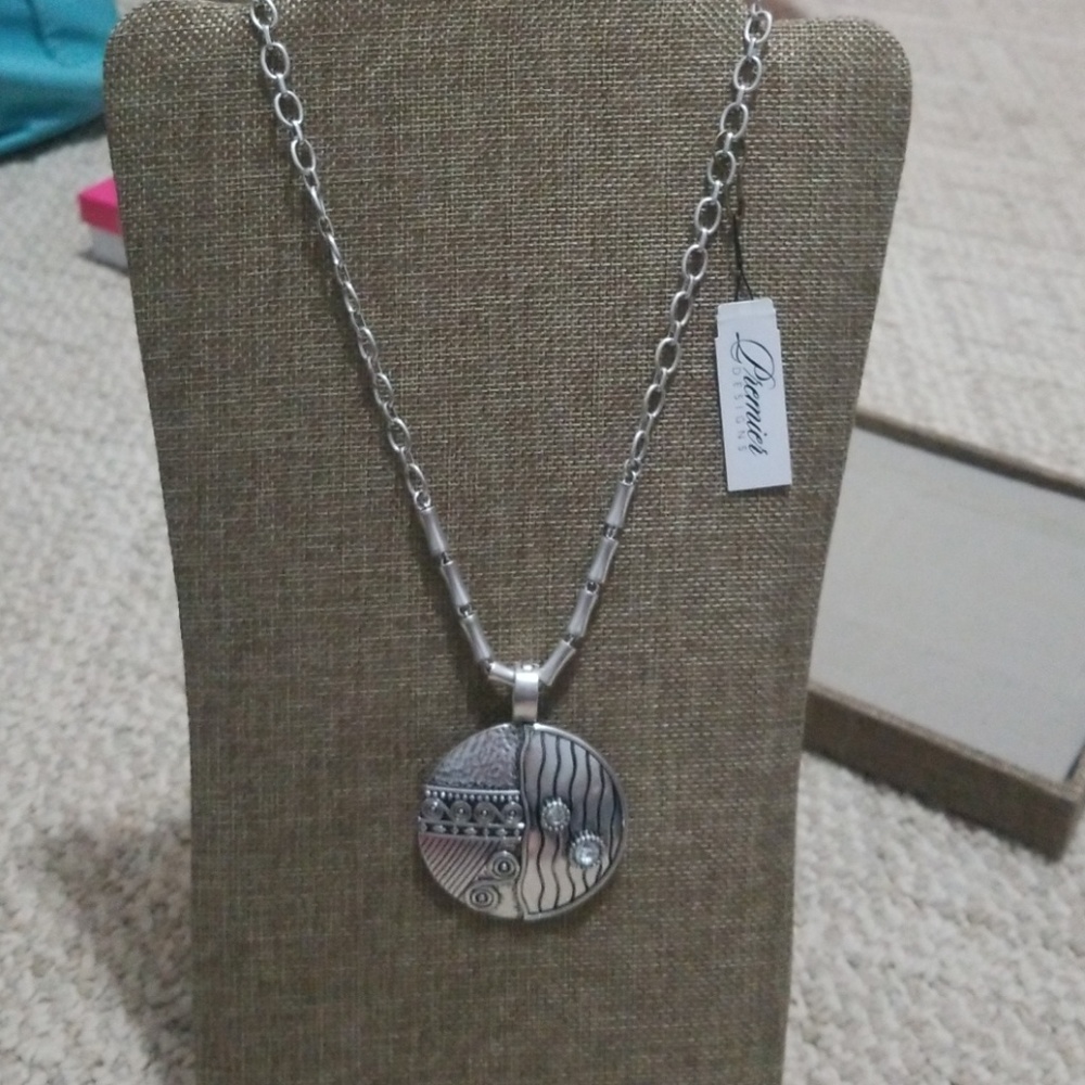 Silver necklace with removable enhancer